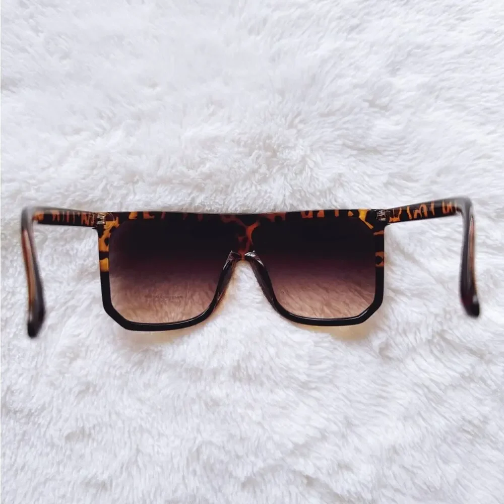 Kira Tortoise Brown & Black Oversized Sunglasses - Picture 8 of 11